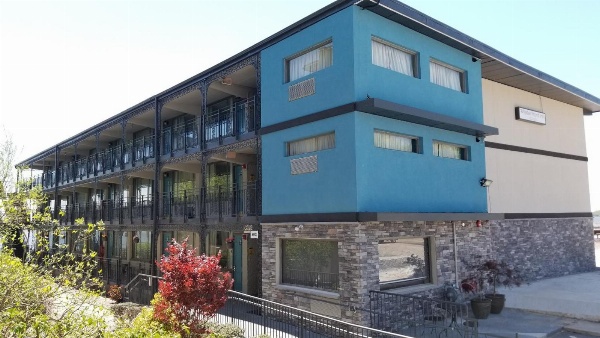 Airport Waterfront Inn image 1