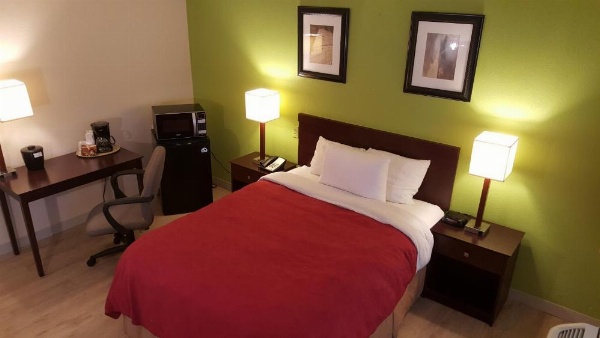 Airport Waterfront Inn image 9