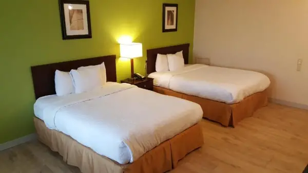 Airport Waterfront Inn 6