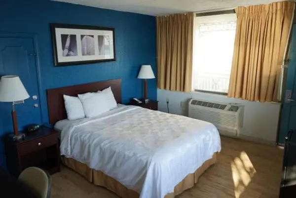 Airport Waterfront Inn 7