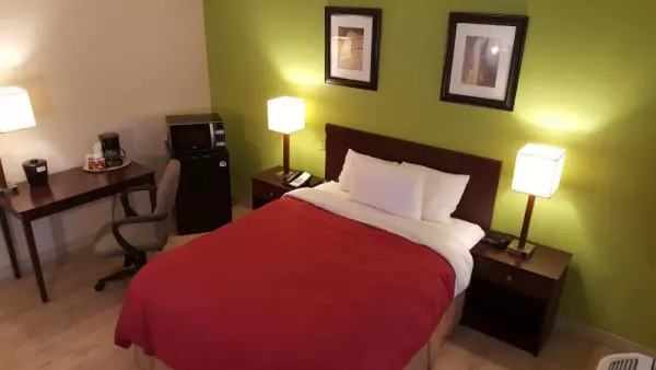 Airport Waterfront Inn 8
