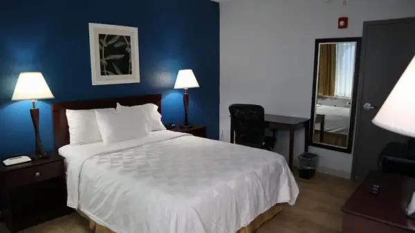 Airport Waterfront Inn Main image